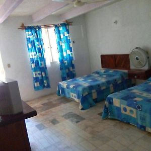 Habitación Estándar con 2 Camas Individuales